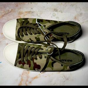 Size - 11 Old Navy Shoes Men’s Camouflage Army Green new